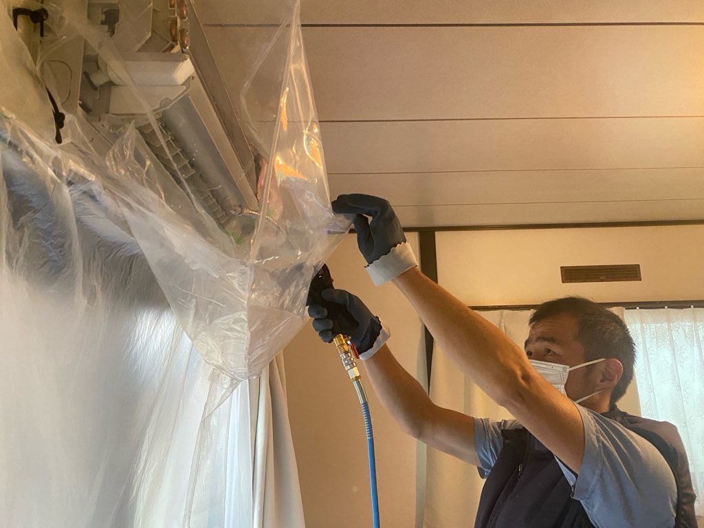 エアコン洗浄中の様子